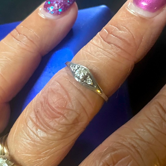 Size 5.5 14k white gold real genuine, diamond ring. - Picture 4 of 8